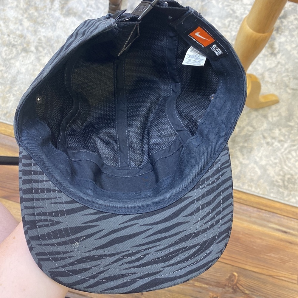 Nike AW84 Kobe Bryant Black Mamba 5 Panel Zebra Stripe Hat Cap - Picture 8 of 8